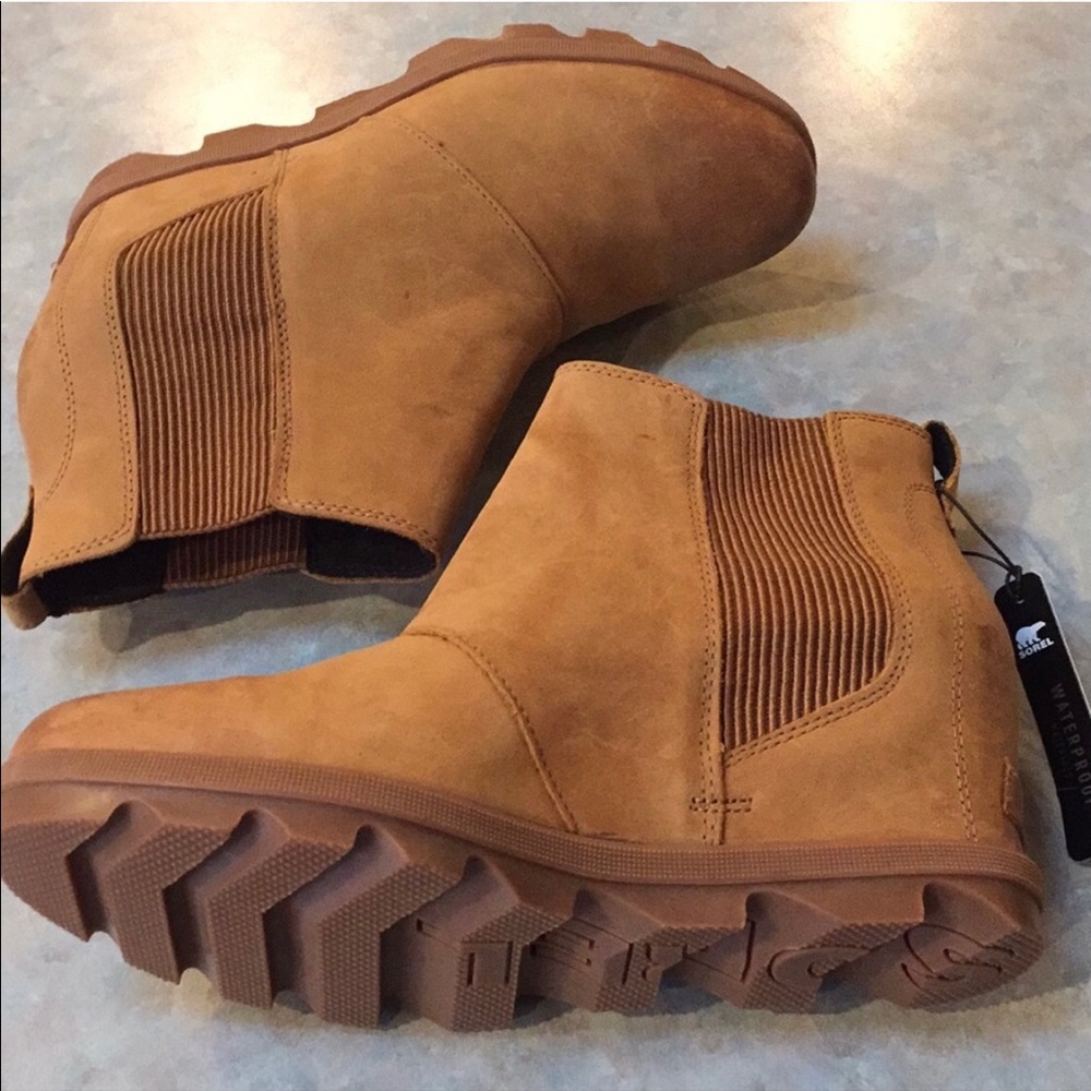 NEW Sorel Woman’s Joan of Arctic Wedge Chelsea Bootie